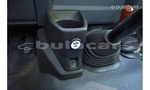 Acheter Import Voiture Toyota Land Cruiser Gris à Import - Dubai, Central Acheter Import Voiture Toyota Land Cruiser Gris à Import - Dubai, Central