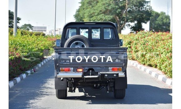 Acheter Import Voiture Toyota Land Cruiser Gris à Import - Dubai, Central Acheter Import Voiture Toyota Land Cruiser Gris à Import - Dubai, Central