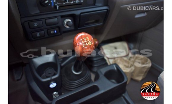 Acheter Import Voiture Toyota Land Cruiser Gris à Import - Dubai, Central Acheter Import Voiture Toyota Land Cruiser Gris à Import - Dubai, Central