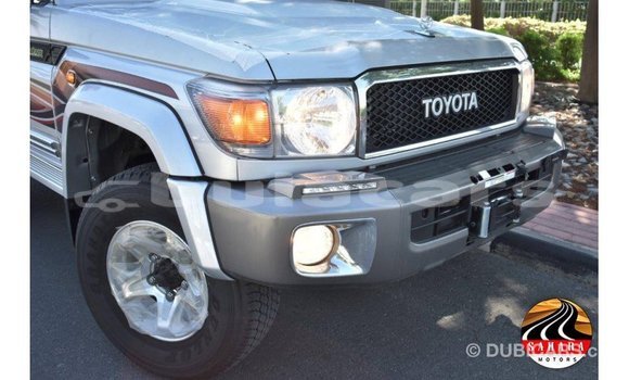 Acheter Import Voiture Toyota Land Cruiser Gris à Import - Dubai, Central Acheter Import Voiture Toyota Land Cruiser Gris à Import - Dubai, Central