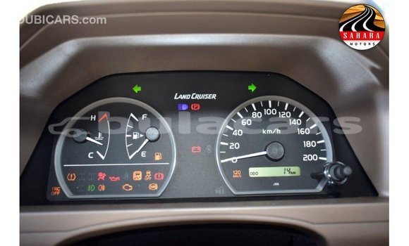 Acheter Import Voiture Toyota Land Cruiser Gris à Import - Dubai, Central Acheter Import Voiture Toyota Land Cruiser Gris à Import - Dubai, Central