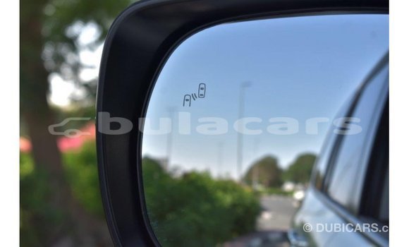 Acheter Import Voiture Toyota Land Cruiser Blanc à Import - Dubai, Central Acheter Import Voiture Toyota Land Cruiser Blanc à Import - Dubai, Central