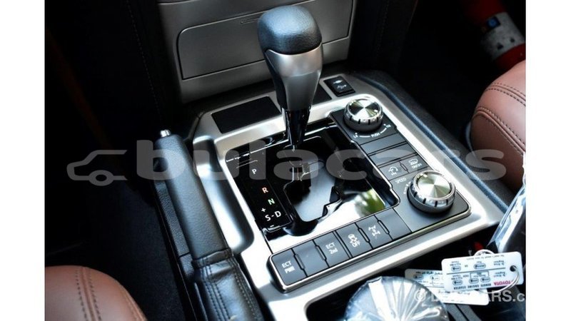 Big with watermark toyota land cruiser central import dubai 5576