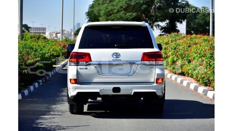 Big with watermark toyota land cruiser central import dubai 5576