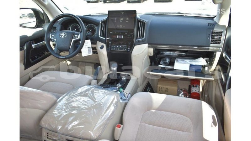 Big with watermark toyota land cruiser central import dubai 5577