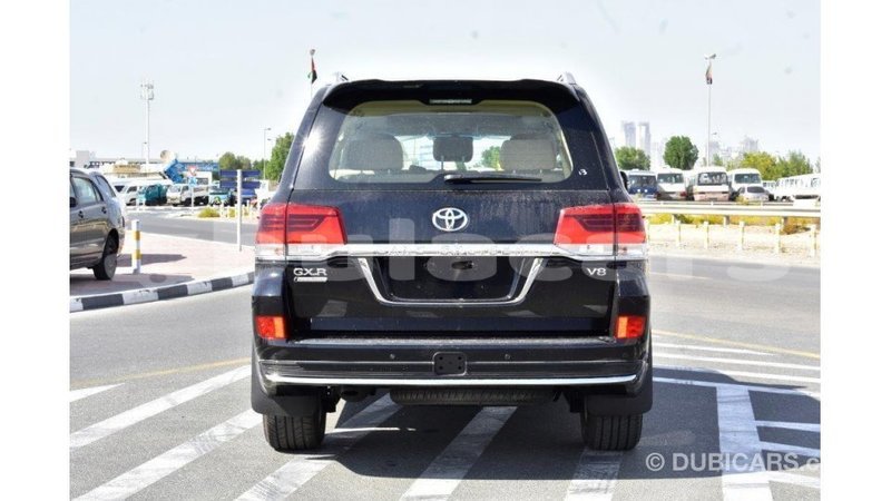 Big with watermark toyota land cruiser central import dubai 5577