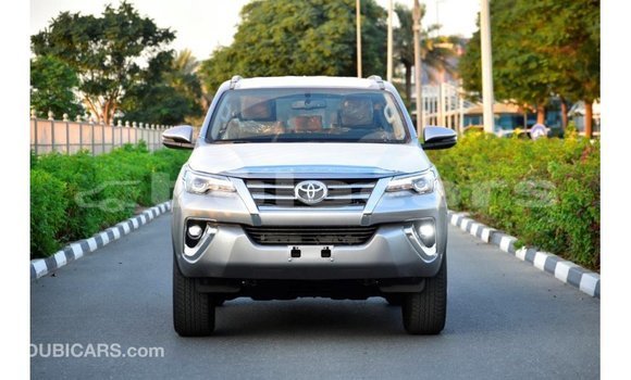 Acheter Import Voiture Toyota Fortuner Gris à Import - Dubai, Central Acheter Import Voiture Toyota Fortuner Gris à Import - Dubai, Central