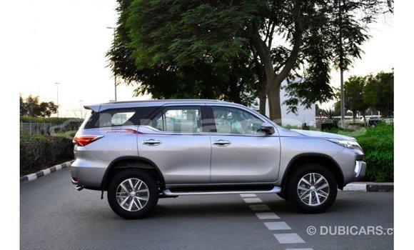 Acheter Import Voiture Toyota Fortuner Gris à Import - Dubai, Central Acheter Import Voiture Toyota Fortuner Gris à Import - Dubai, Central