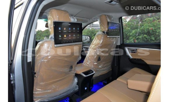Acheter Import Voiture Toyota Fortuner Gris à Import - Dubai, Central Acheter Import Voiture Toyota Fortuner Gris à Import - Dubai, Central