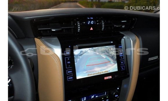 Acheter Import Voiture Toyota Fortuner Gris à Import - Dubai, Central Acheter Import Voiture Toyota Fortuner Gris à Import - Dubai, Central