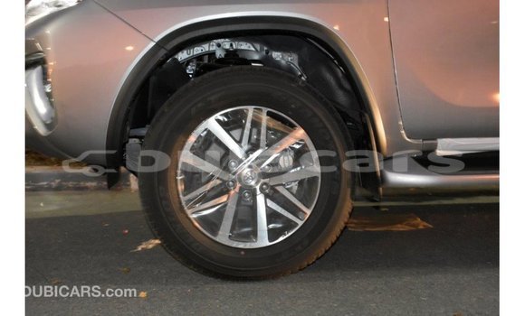 Acheter Import Voiture Toyota Fortuner Gris à Import - Dubai, Central Acheter Import Voiture Toyota Fortuner Gris à Import - Dubai, Central