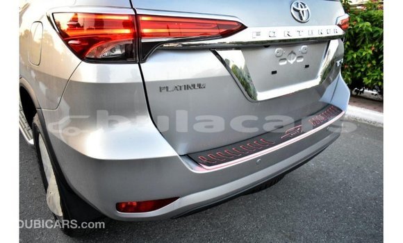 Acheter Import Voiture Toyota Fortuner Gris à Import - Dubai, Central Acheter Import Voiture Toyota Fortuner Gris à Import - Dubai, Central