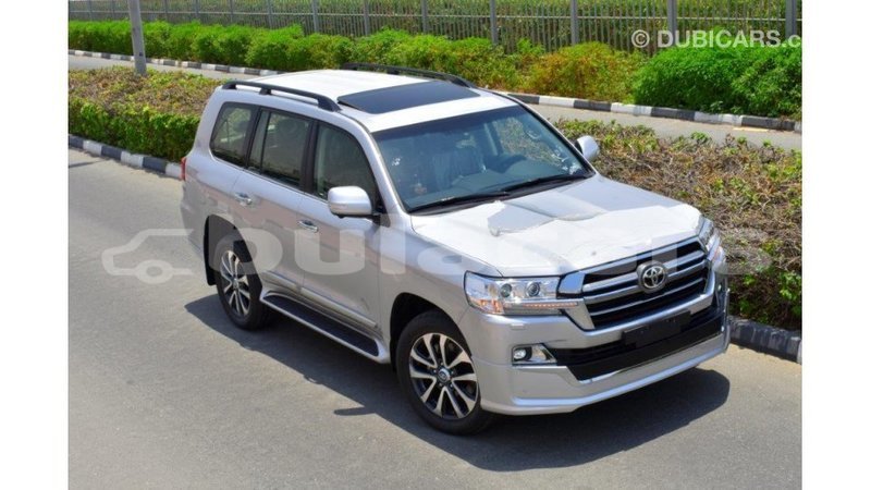 Big with watermark toyota land cruiser central import dubai 5579