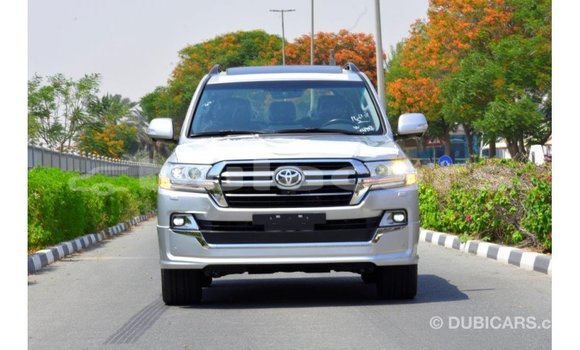 Acheter Import Voiture Toyota Land Cruiser Gris à Import - Dubai, Central Acheter Import Voiture Toyota Land Cruiser Gris à Import - Dubai, Central