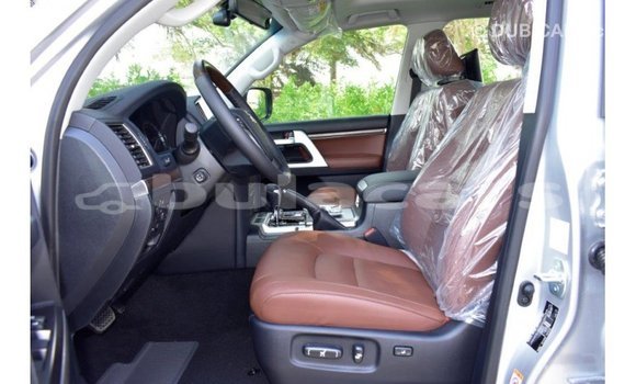 Acheter Import Voiture Toyota Land Cruiser Gris à Import - Dubai, Central Acheter Import Voiture Toyota Land Cruiser Gris à Import - Dubai, Central
