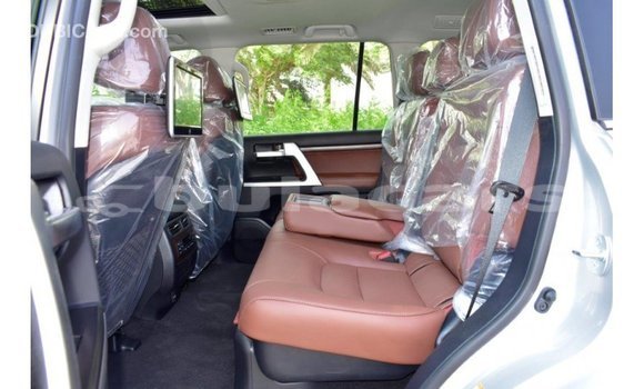 Acheter Import Voiture Toyota Land Cruiser Gris à Import - Dubai, Central Acheter Import Voiture Toyota Land Cruiser Gris à Import - Dubai, Central