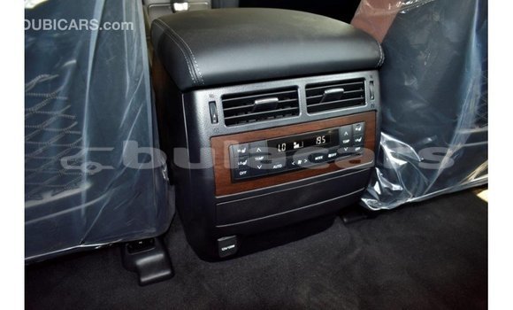 Acheter Import Voiture Toyota Land Cruiser Gris à Import - Dubai, Central Acheter Import Voiture Toyota Land Cruiser Gris à Import - Dubai, Central