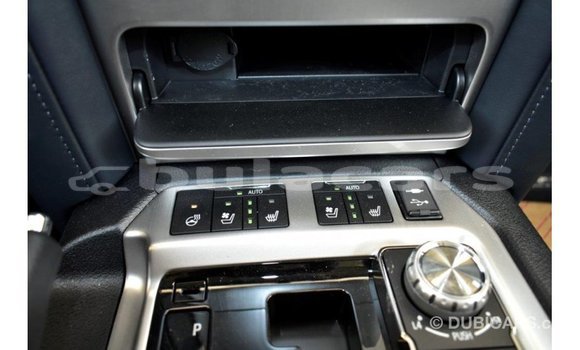 Acheter Import Voiture Toyota Land Cruiser Gris à Import - Dubai, Central Acheter Import Voiture Toyota Land Cruiser Gris à Import - Dubai, Central