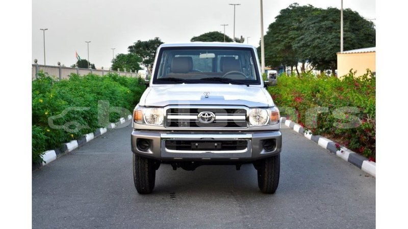 Big with watermark toyota land cruiser central import dubai 5581