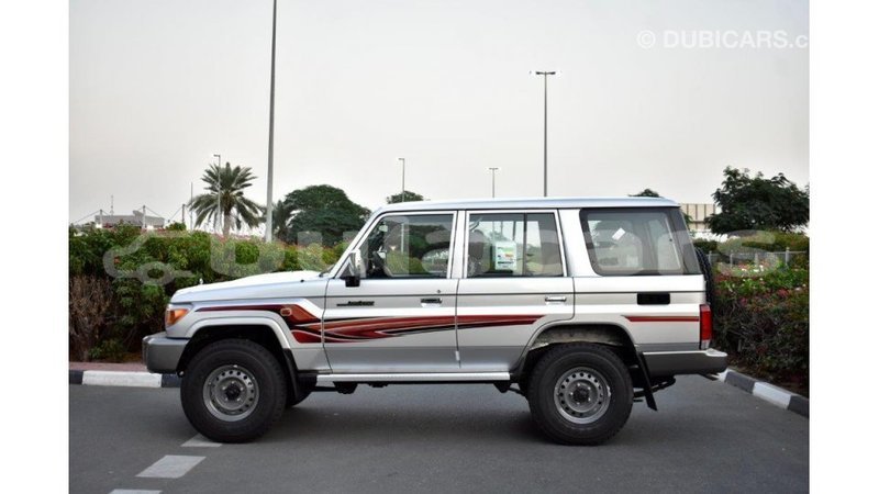 Big with watermark toyota land cruiser central import dubai 5581