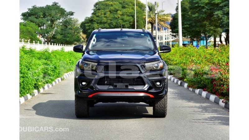 Big with watermark toyota hilux central import dubai 5582