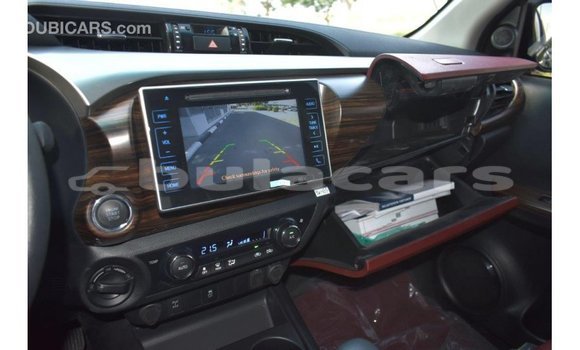 Acheter Import Voiture Toyota Hilux Noir à Import - Dubai, Central Acheter Import Voiture Toyota Hilux Noir à Import - Dubai, Central