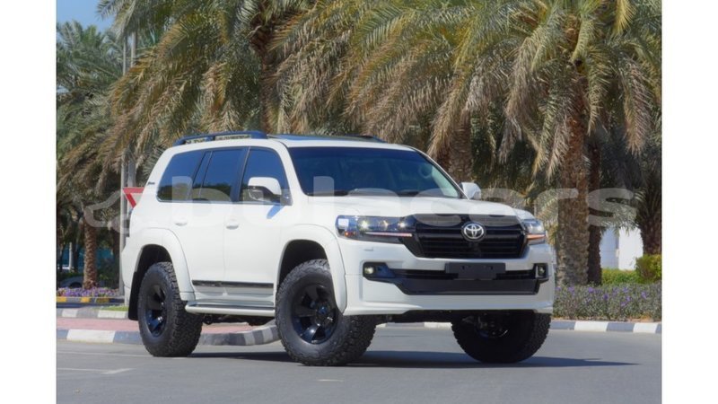 Big with watermark toyota land cruiser central import dubai 5584