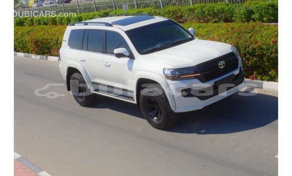 Buy Import Toyota Land Cruiser White Car in Import - Dubai in Central Buy Import Toyota Land Cruiser White Car in Import - Dubai in Central