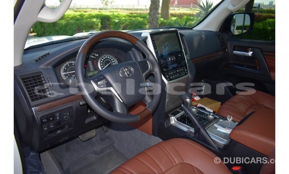 Buy Import Toyota Land Cruiser White Car in Import - Dubai in Central Buy Import Toyota Land Cruiser White Car in Import - Dubai in Central