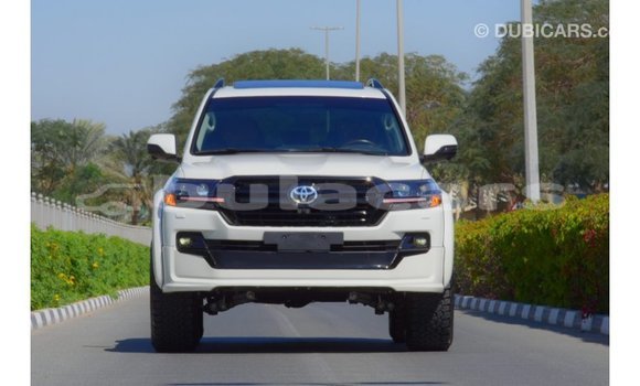 Buy Import Toyota Land Cruiser White Car in Import - Dubai in Central Buy Import Toyota Land Cruiser White Car in Import - Dubai in Central