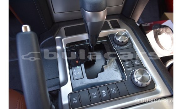 Buy Import Toyota Land Cruiser White Car in Import - Dubai in Central Buy Import Toyota Land Cruiser White Car in Import - Dubai in Central