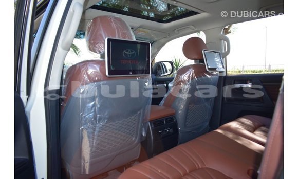 Buy Import Toyota Land Cruiser White Car in Import - Dubai in Central Buy Import Toyota Land Cruiser White Car in Import - Dubai in Central