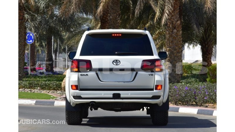 Big with watermark toyota land cruiser central import dubai 5584