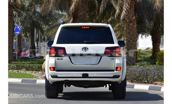 Buy Import Toyota Land Cruiser White Car in Import - Dubai in Central Buy Import Toyota Land Cruiser White Car in Import - Dubai in Central