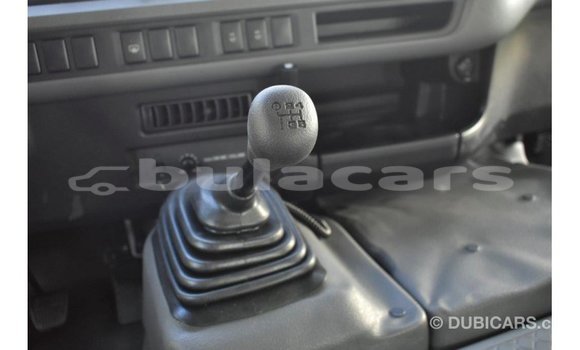 Acheter Import Voiture Toyota Coaster Blanc à Import - Dubai, Central Acheter Import Voiture Toyota Coaster Blanc à Import - Dubai, Central