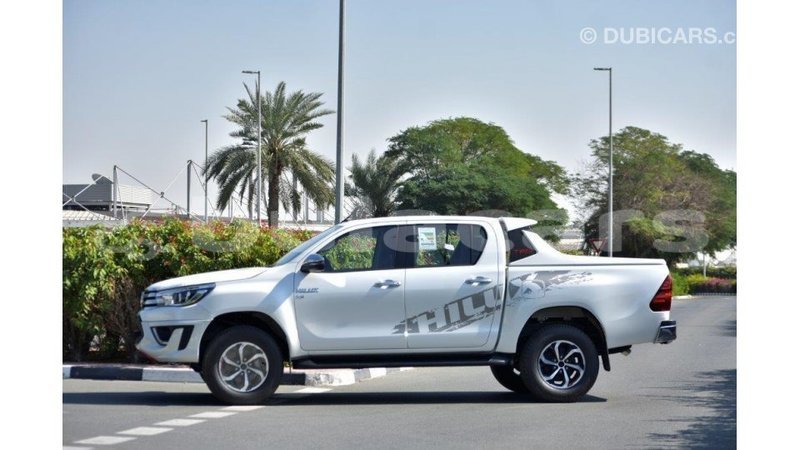 Big with watermark toyota hilux central import dubai 5587