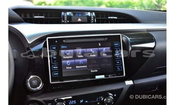 Acheter Import Voiture Toyota Hilux Blanc à Import - Dubai, Central Acheter Import Voiture Toyota Hilux Blanc à Import - Dubai, Central