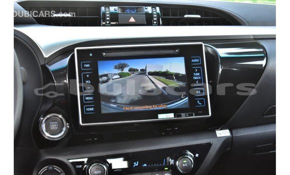 Acheter Import Voiture Toyota Hilux Blanc à Import - Dubai, Central Acheter Import Voiture Toyota Hilux Blanc à Import - Dubai, Central