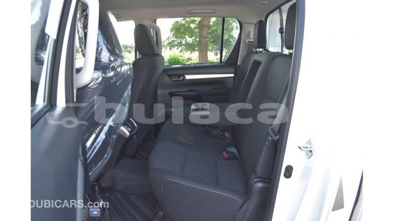 Big with watermark toyota hilux central import dubai 5587