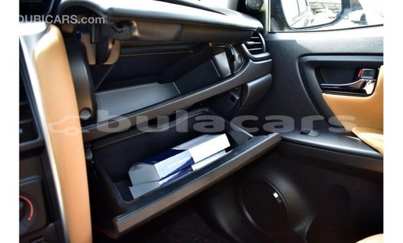 Acheter Import Voiture Toyota Fortuner Gris à Import - Dubai, Central Acheter Import Voiture Toyota Fortuner Gris à Import - Dubai, Central