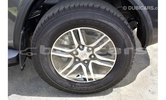 Acheter Import Voiture Toyota Fortuner Gris à Import - Dubai, Central Acheter Import Voiture Toyota Fortuner Gris à Import - Dubai, Central