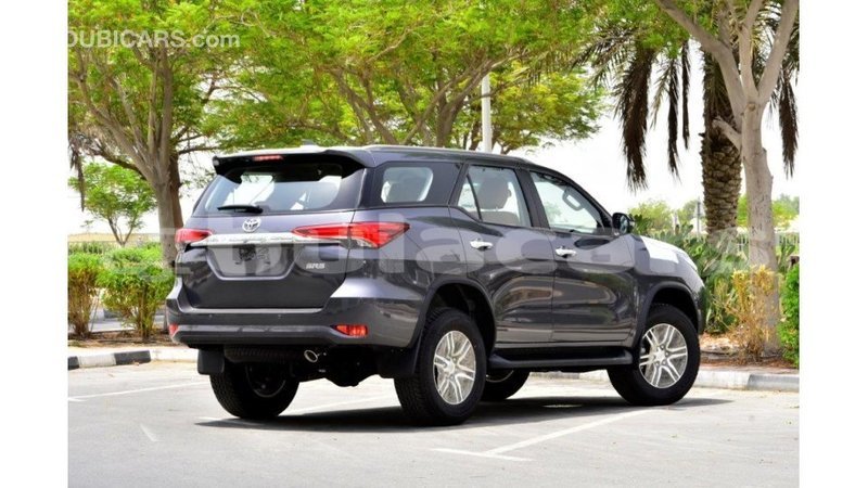 Big with watermark toyota fortuner central import dubai 5588