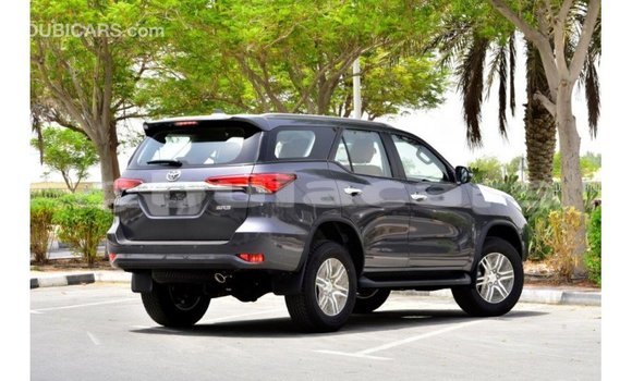 Acheter Import Voiture Toyota Fortuner Gris à Import - Dubai, Central Acheter Import Voiture Toyota Fortuner Gris à Import - Dubai, Central