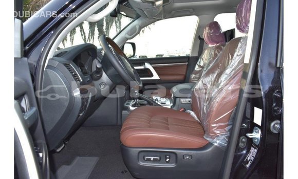 Acheter Import Voiture Toyota Land Cruiser Noir à Import - Dubai, Central Acheter Import Voiture Toyota Land Cruiser Noir à Import - Dubai, Central