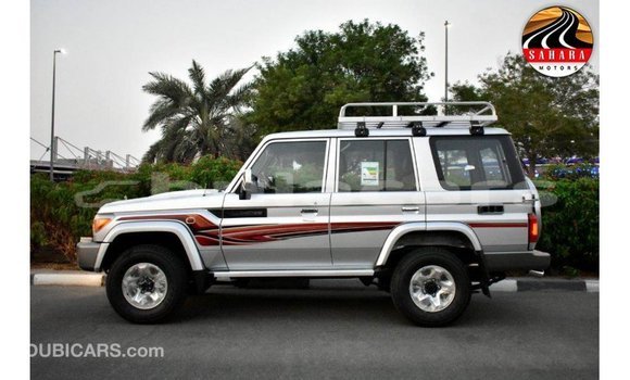 Acheter Import Voiture Toyota Land Cruiser Gris à Import - Dubai, Central Acheter Import Voiture Toyota Land Cruiser Gris à Import - Dubai, Central