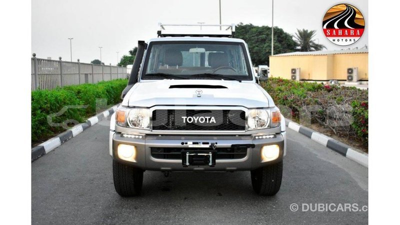 Big with watermark toyota land cruiser central import dubai 5591