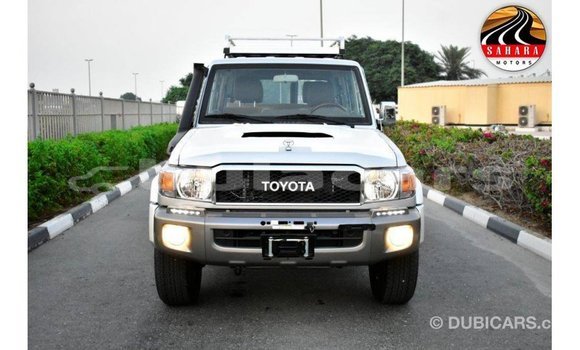 Acheter Import Voiture Toyota Land Cruiser Gris à Import - Dubai, Central Acheter Import Voiture Toyota Land Cruiser Gris à Import - Dubai, Central