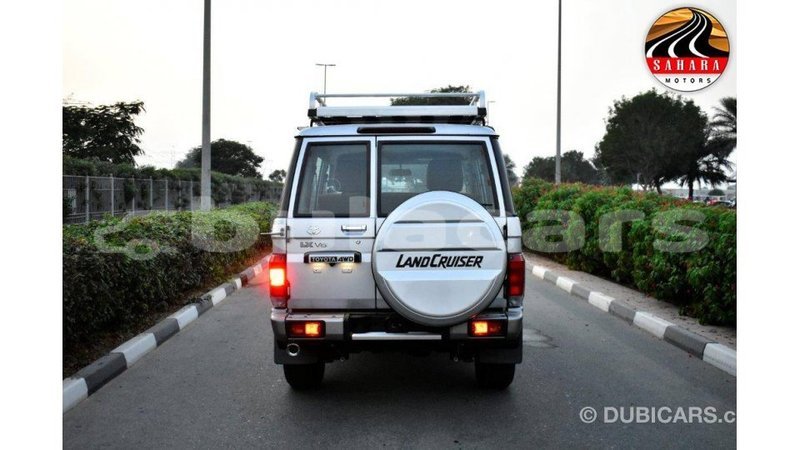 Big with watermark toyota land cruiser central import dubai 5591