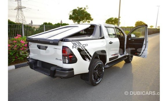 Acheter Import Voiture Toyota Hilux Blanc à Import - Dubai, Central Acheter Import Voiture Toyota Hilux Blanc à Import - Dubai, Central