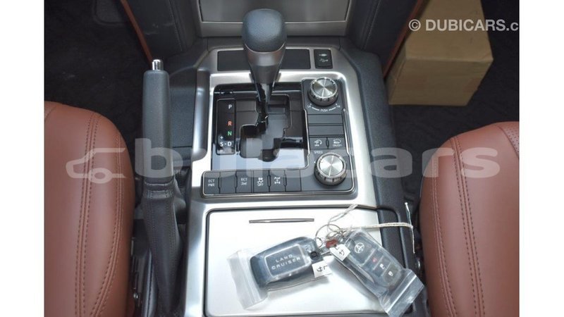 Big with watermark toyota land cruiser central import dubai 5594